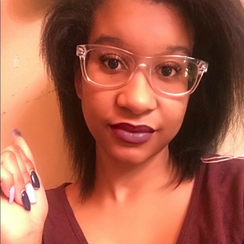 Meet your Posher, Ebony